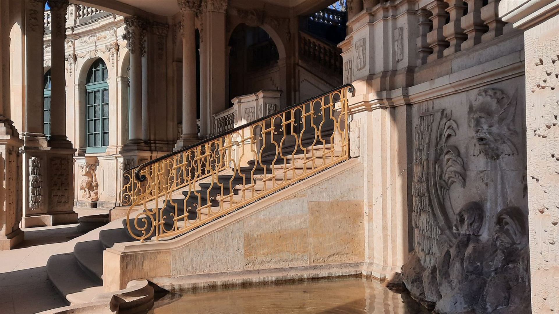 Im Innenhof des Zwingers