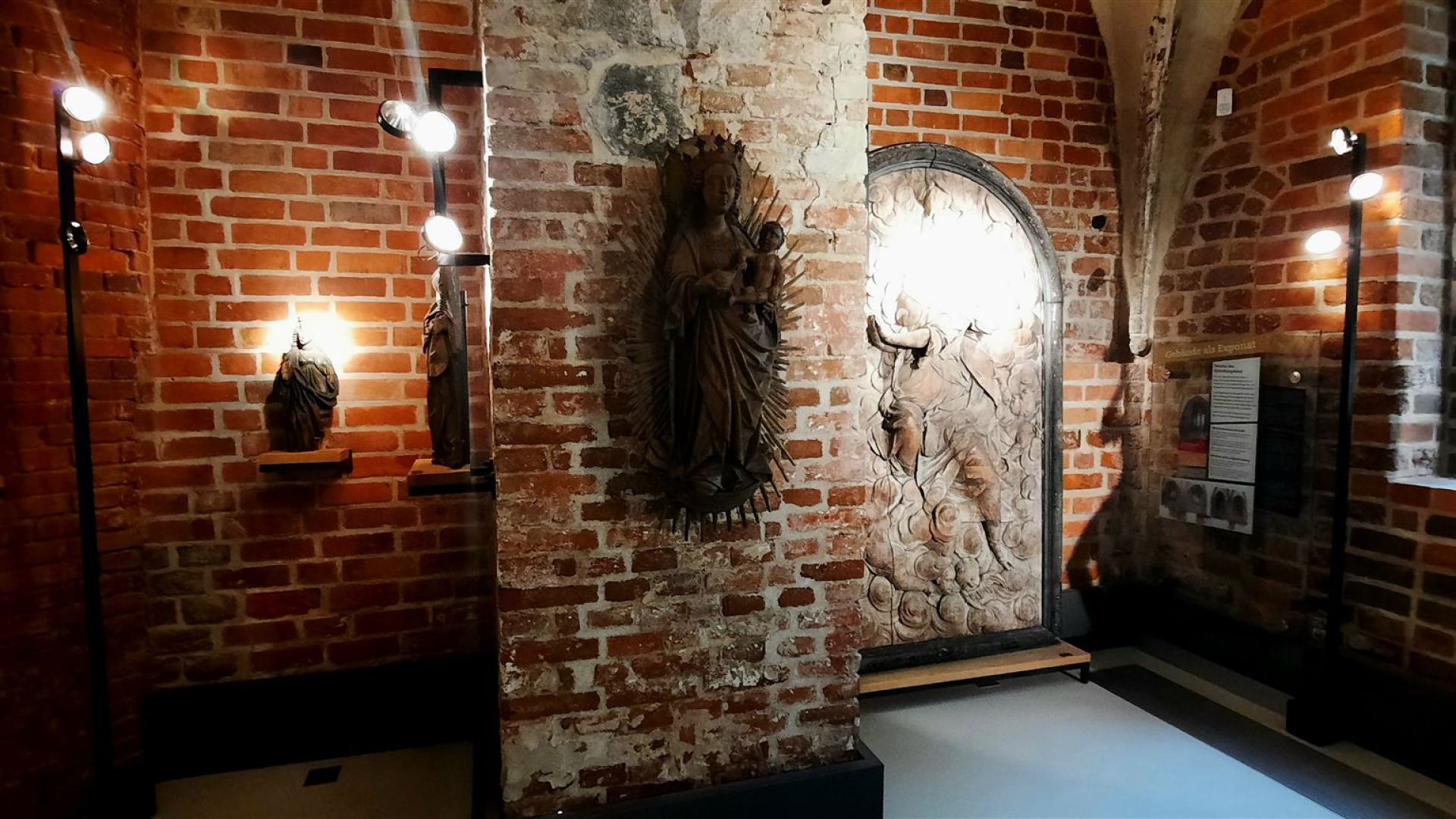 Statuen und Reliefs im Stadtmuseum Neubrandenburg