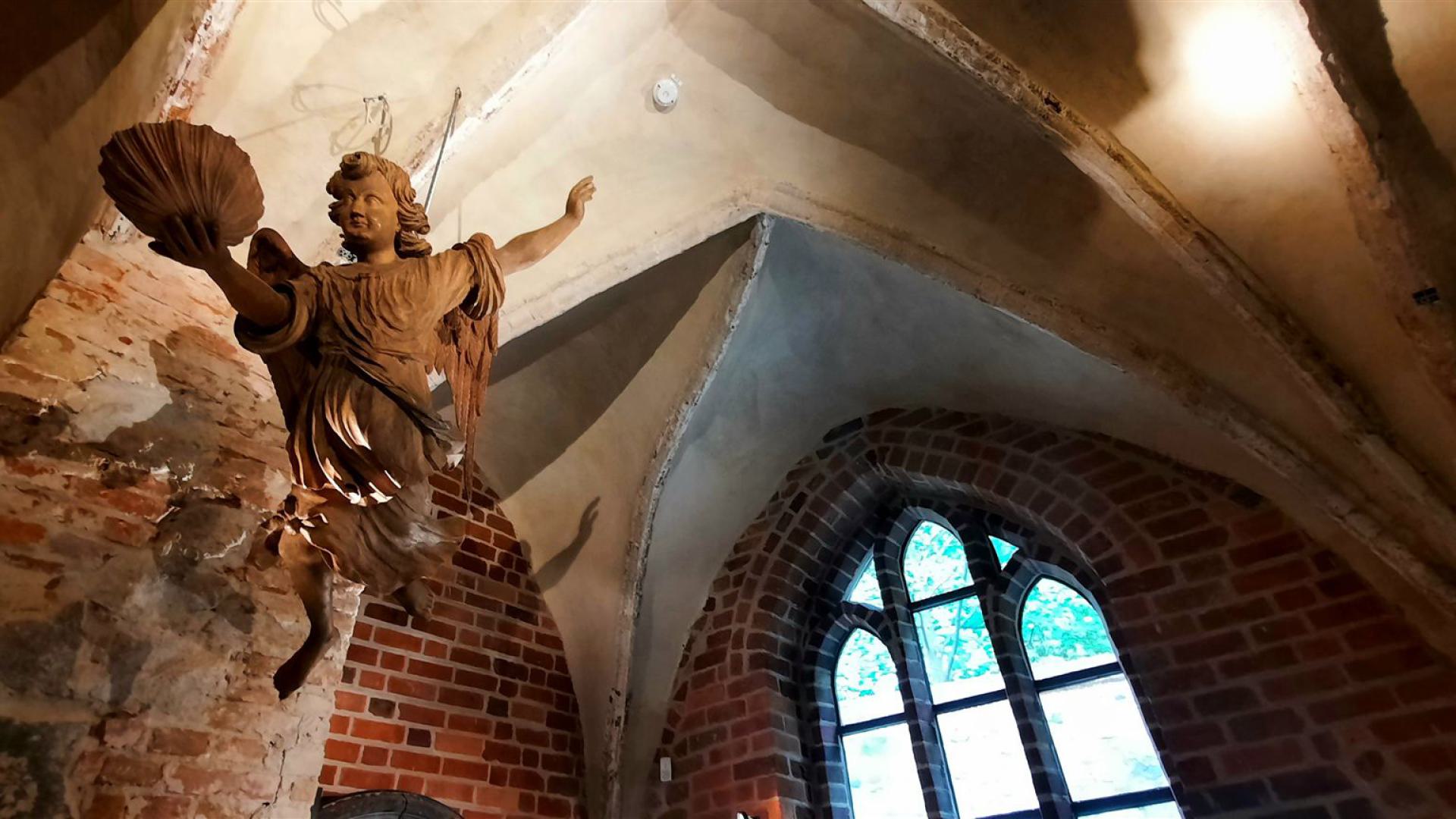 hängender Engel im Stadtmuseum Neubrandenburg