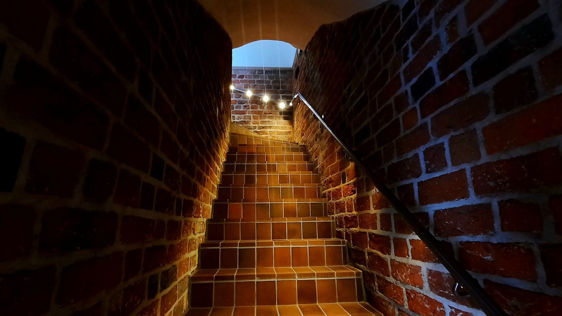 enger Aufstieg im Stadtmuseum Neubrandenburg